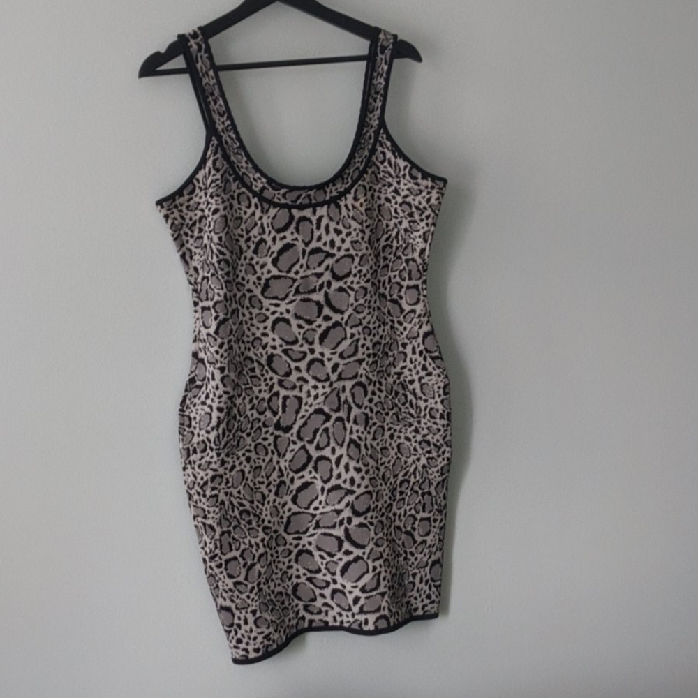 BCBG Maxazria Stretch sleeveless bodycon dress